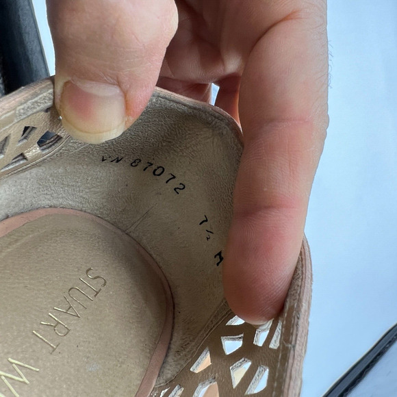 Stuart Weitzman Flats Womens 7.5 Nude Leather Slip On Laser Cut Closed Toe Shoe - Picture 9 of 11